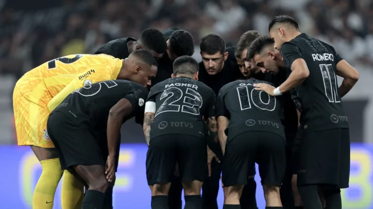 Corinthians x Athletico-PR: Palpites, onde assistir ao vivo, escalações e horário 17/10