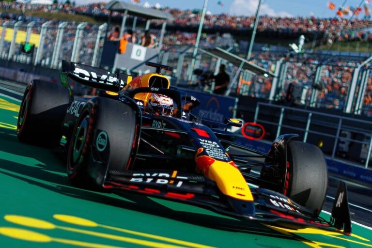 Imagem de Max Verstappen em ação no carro da RBR de Fórmula 1. Foto: Max Verstappen/Instagram